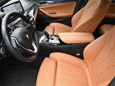 Used 2022 BMW 530i w/ Premium Package image 13