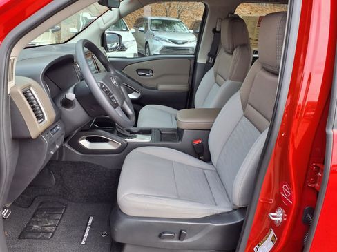 Certified 2024 Nissan Frontier SV w/ Technology Package image 13