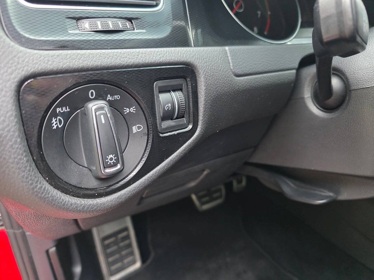 Used 2017 Volkswagen GTI SE FWD image 16