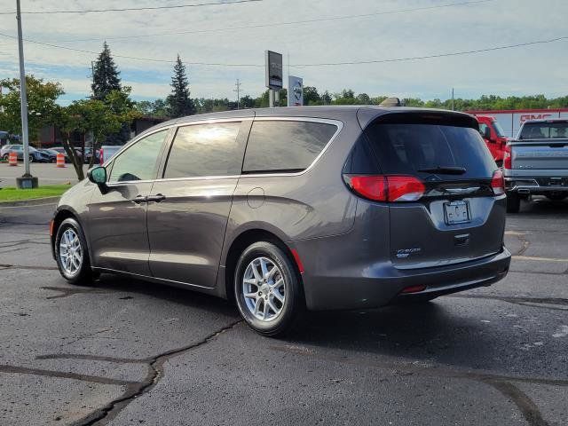 Used 2023 Chrysler Voyager LX FWD image 3
