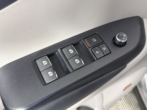 Used 2015 Toyota Highlander Limited w/ Driver Technology Package FWD image 7