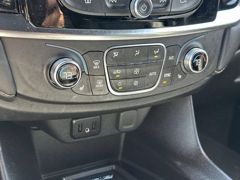 Used 2023 Chevrolet Traverse LT AWD/4WD image 26