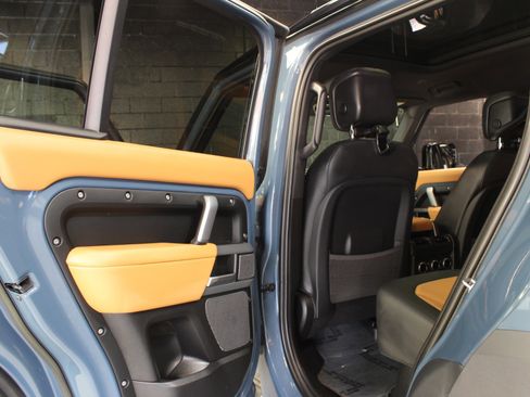 Used 2023 Land Rover Defender 110 X-Dynamic SE image 33