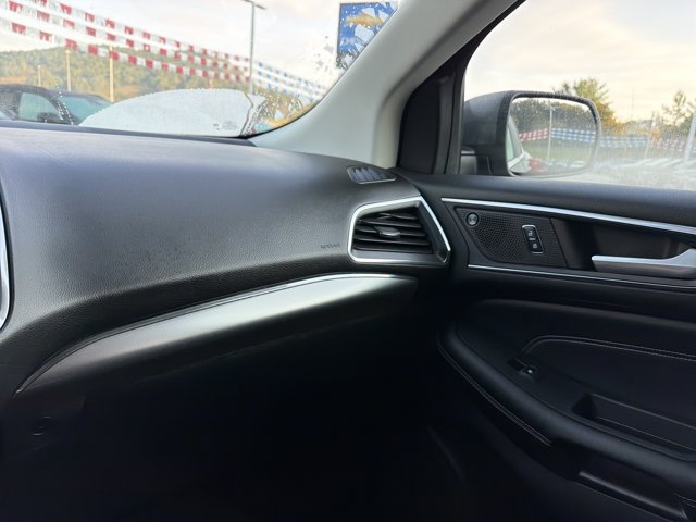 Used 2023 Ford Edge Titanium AWD/4WD image 25