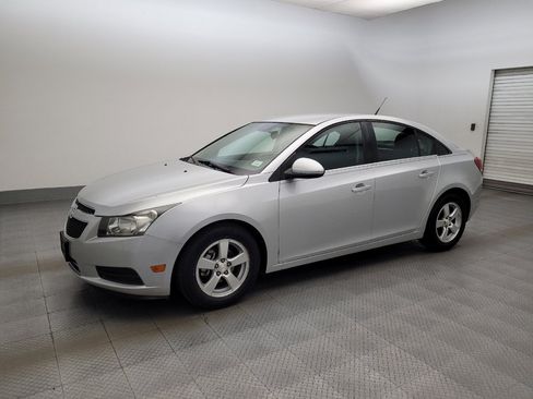 Used 2014 Chevrolet Cruze LT w/ Technology Package FWD image 2