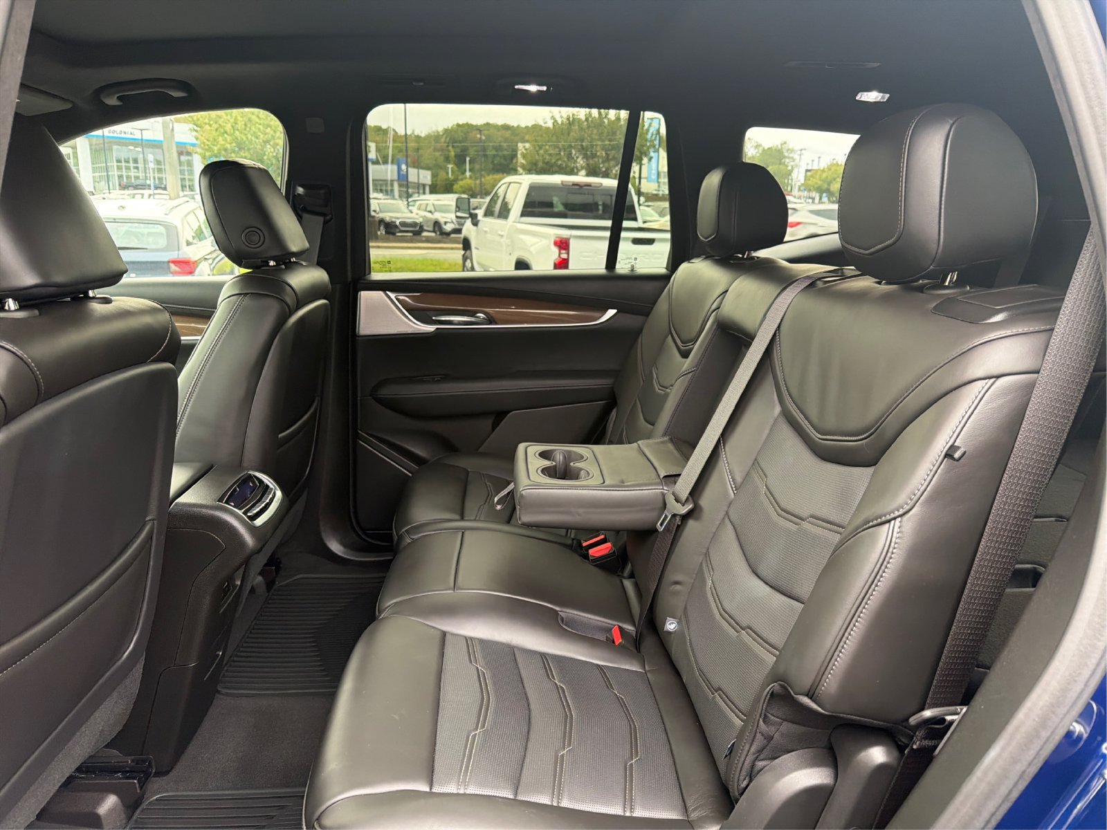 Certified 2025 Cadillac XT6 Sport w/ Platinum Package AWD/4WD image 10