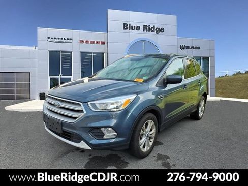 Used 2018 Ford Escape SE w/ SE Sync 3 Package AWD/4WD image 1