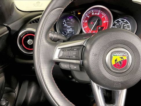 Used 2019 FIAT 124 Spider Abarth RWD image 18