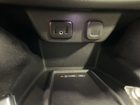 Used 2023 Chevrolet Traverse LT w/ Rear Camera Mirror Package AWD/4WD image 19