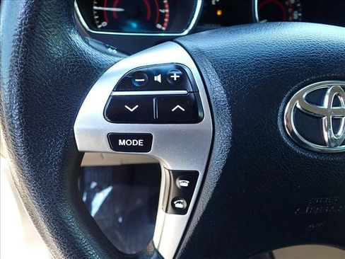 Used 2012 Toyota Highlander 4WD w/ Tech Pkg image 13