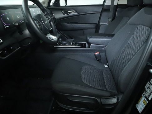 Used 2025 Kia Sportage LX image 18