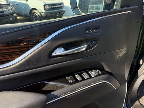 Used 2024 Cadillac Escalade ESV Premium Luxury image 41