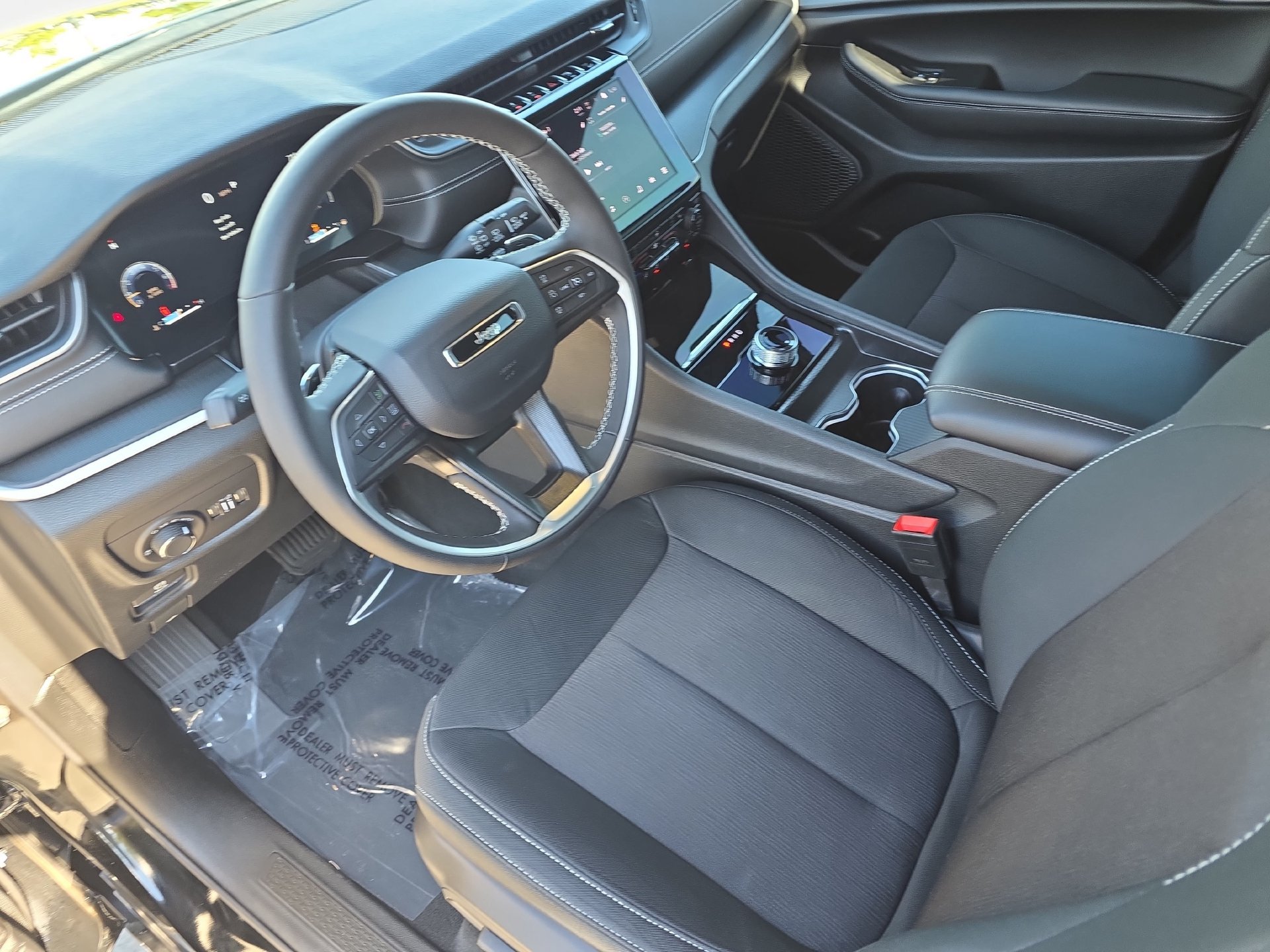 Used 2025 Jeep Grand Cherokee L Laredo w/ Luxury Tech Group I AWD/4WD image 16