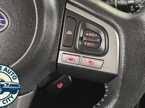 Used 2017 Subaru Forester 2.5i Touring AWD/4WD image 13