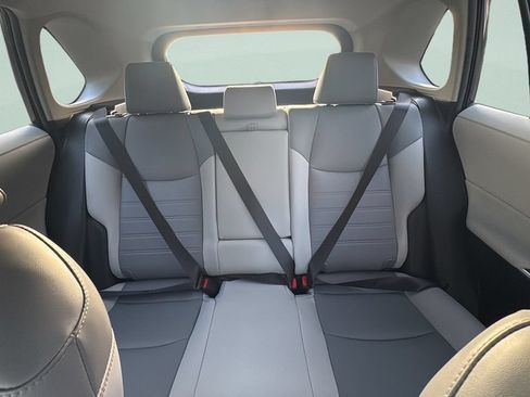 Used 2021 Toyota RAV4 XLE Premium FWD image 10