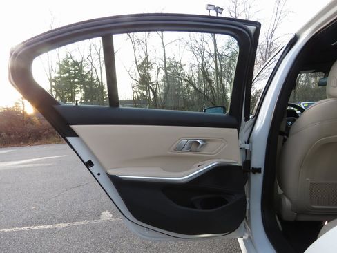 Used 2022 BMW 330i xDrive Sedan w/ Driving Assistance Package image 19