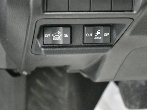 Used 2024 Toyota Tacoma Limited w/ Limited Package (LT) image 30