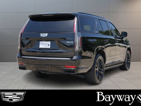 Certified 2022 Cadillac Escalade Sport Platinum w/ Heavy-Duty Trailer Package AWD/4WD image 5