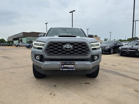 Used 2021 Toyota Tacoma TRD Sport w/ Technology Package RWD image 2