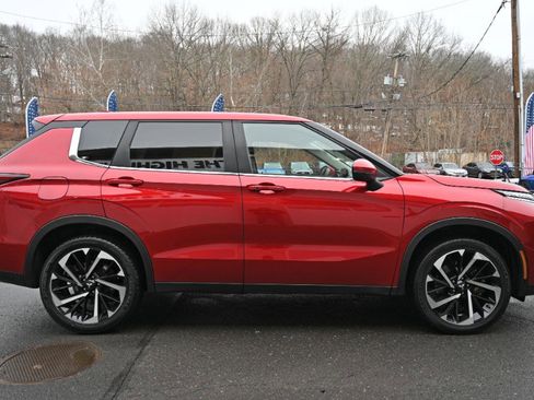 Used 2024 Mitsubishi Outlander SE Black Edition image 7