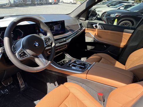 Used 2025 BMW X5 xDrive40i w/ M Sport Package AWD/4WD image 10