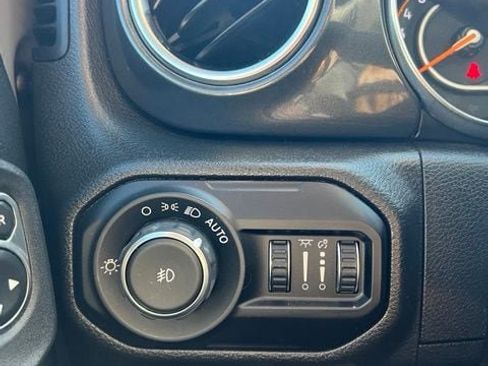 Used 2021 Jeep Wrangler Unlimited Sahara AWD/4WD image 13