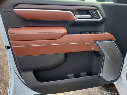 New 2026 GMC Sierra 2500 Denali Ultimate w/ LPO, Black Badging Package image 18