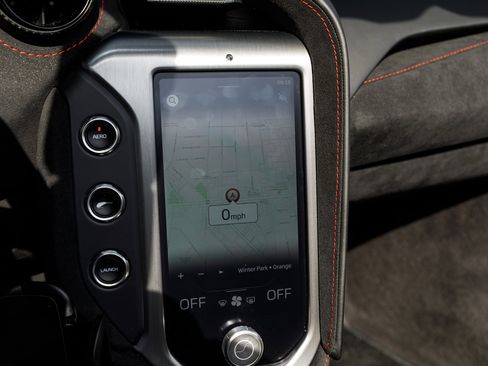 Used 2024 McLaren 750S Spider image 27