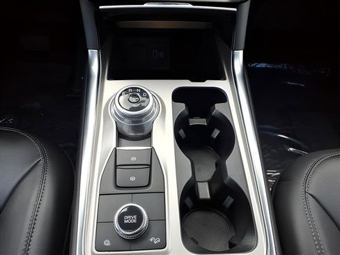 Used 2022 Ford Explorer XLT w/ Equipment Group 202A image 22