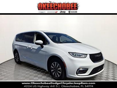 Used 2023 Chrysler Pacifica Touring-L