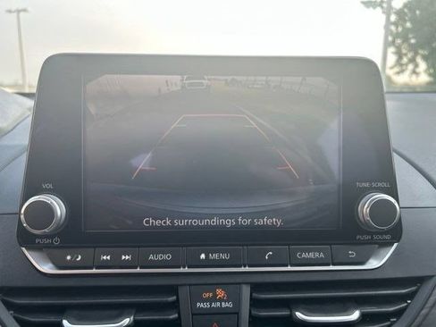 Used 2025 Nissan Altima 2.5 SV FWD image 24