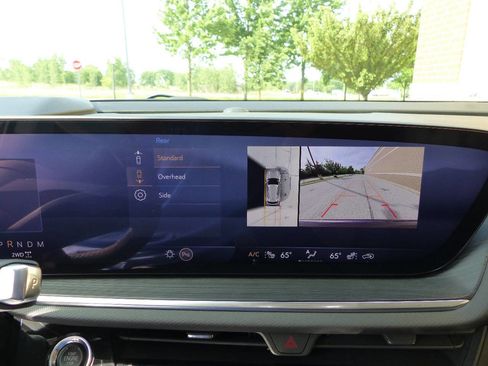 Used 2025 Buick Envision Preferred AWD/4WD image 31
