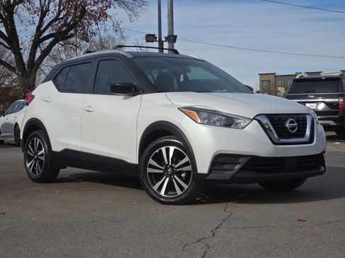 Used 2020 Nissan Kicks SV image 2