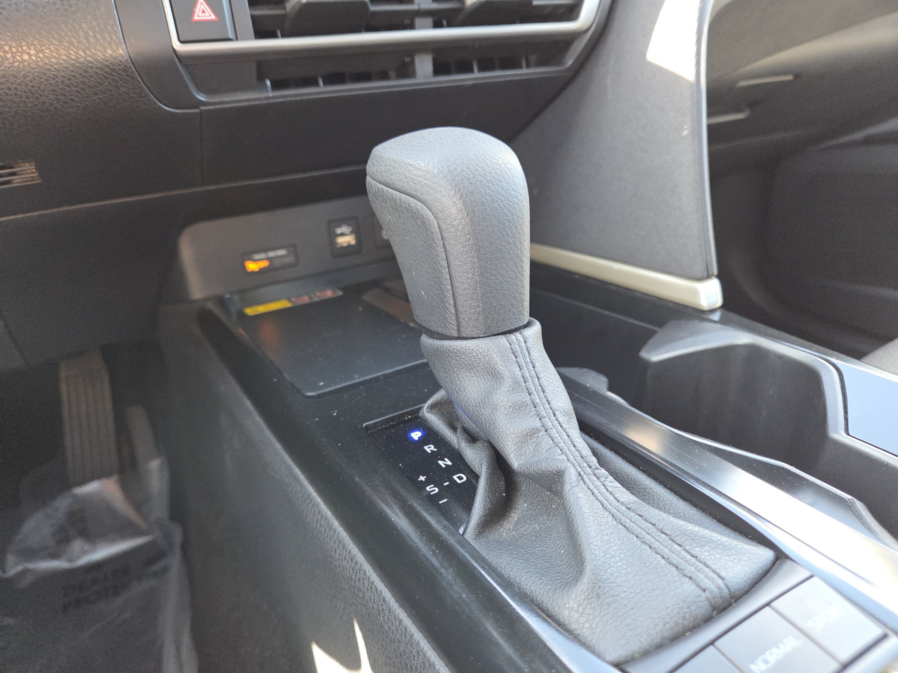 Used 2025 Toyota Camry LE FWD image 34
