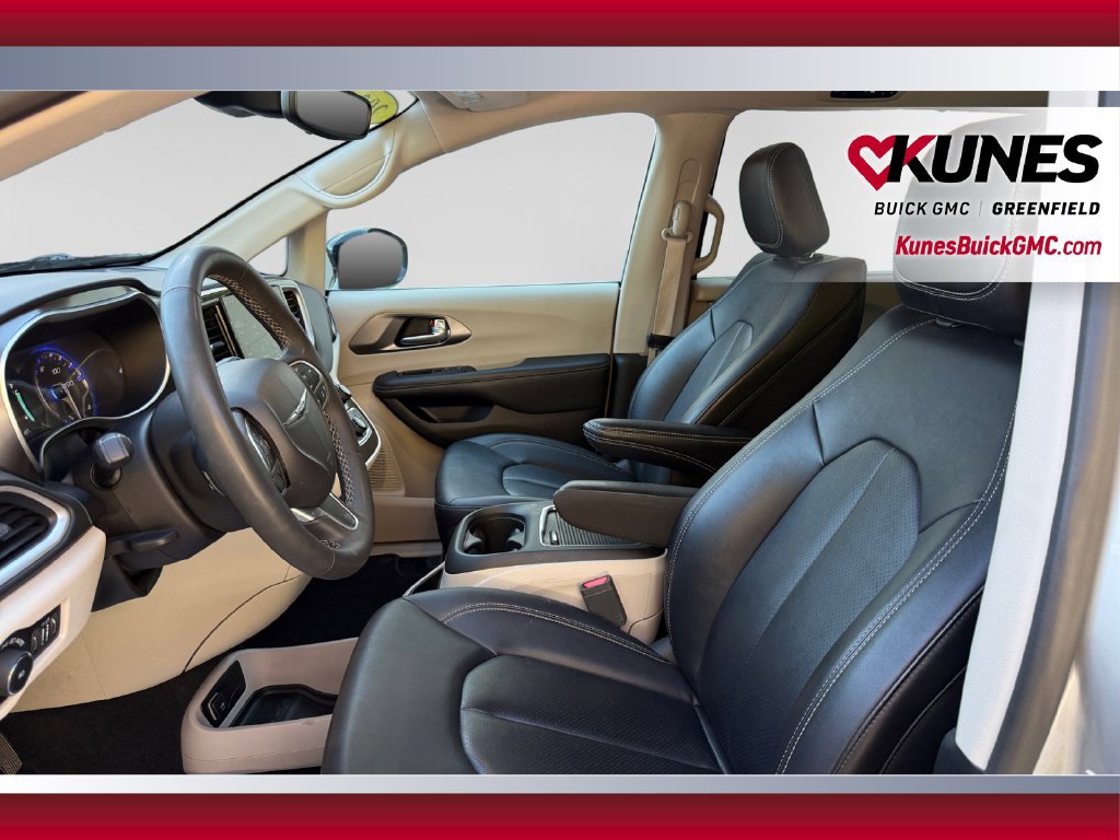 Used 2024 Chrysler Pacifica Touring-L FWD image 22