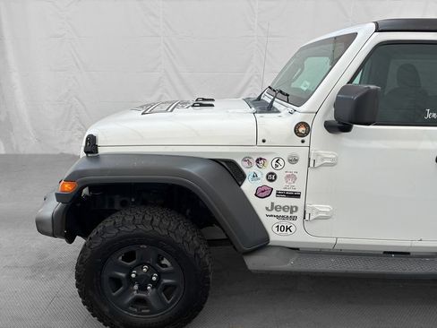 Used 2018 Jeep Wrangler Sport AWD/4WD image 3