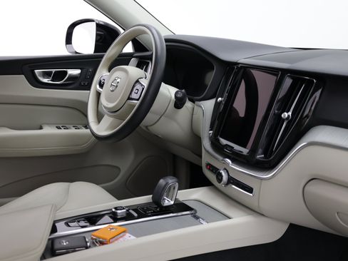 Used 2024 Volvo XC60 B5 Plus AWD/4WD image 34