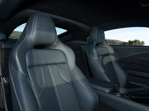 Used 2025 Aston Martin V8 Vantage Coupe RWD image 17