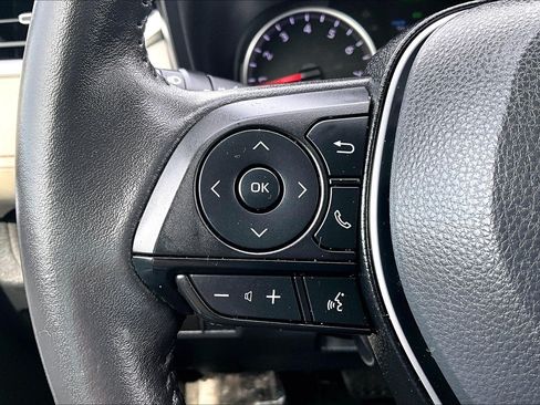 Used 2022 Toyota RAV4 XLE Premium FWD image 17