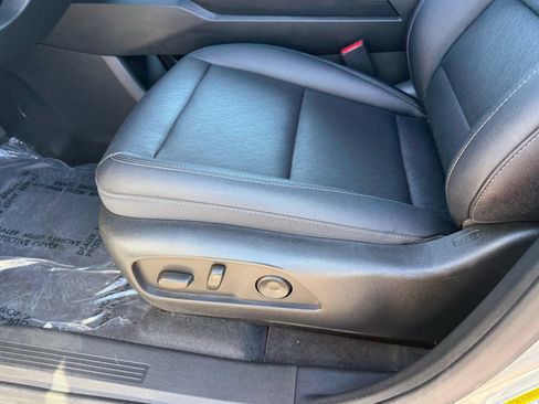 Used 2025 Chevrolet Equinox LT w/ Convenience Package II AWD/4WD image 14