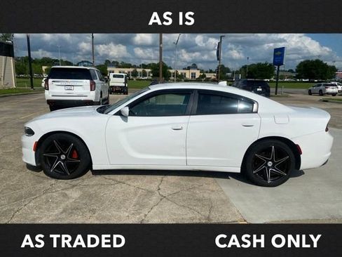 Used 2015 Dodge Charger SXT RWD image 2