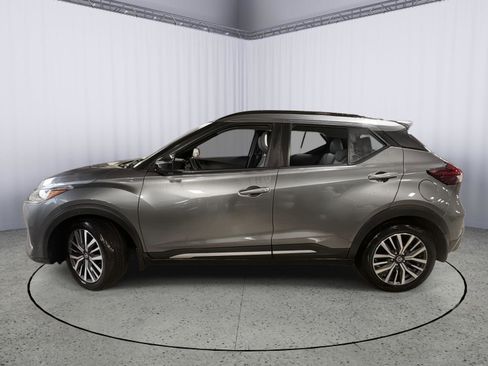 Used 2021 Nissan Kicks SR w/ SR Premium Package image 3