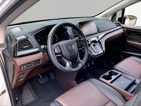 Used 2025 Honda Odyssey Elite image 14