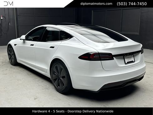 Used 2024 Tesla Model S image 4
