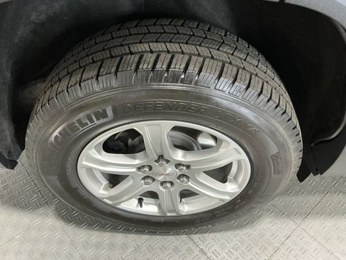 Used 2019 GMC Acadia SLE w/ LPO, Floor Liner Package image 31