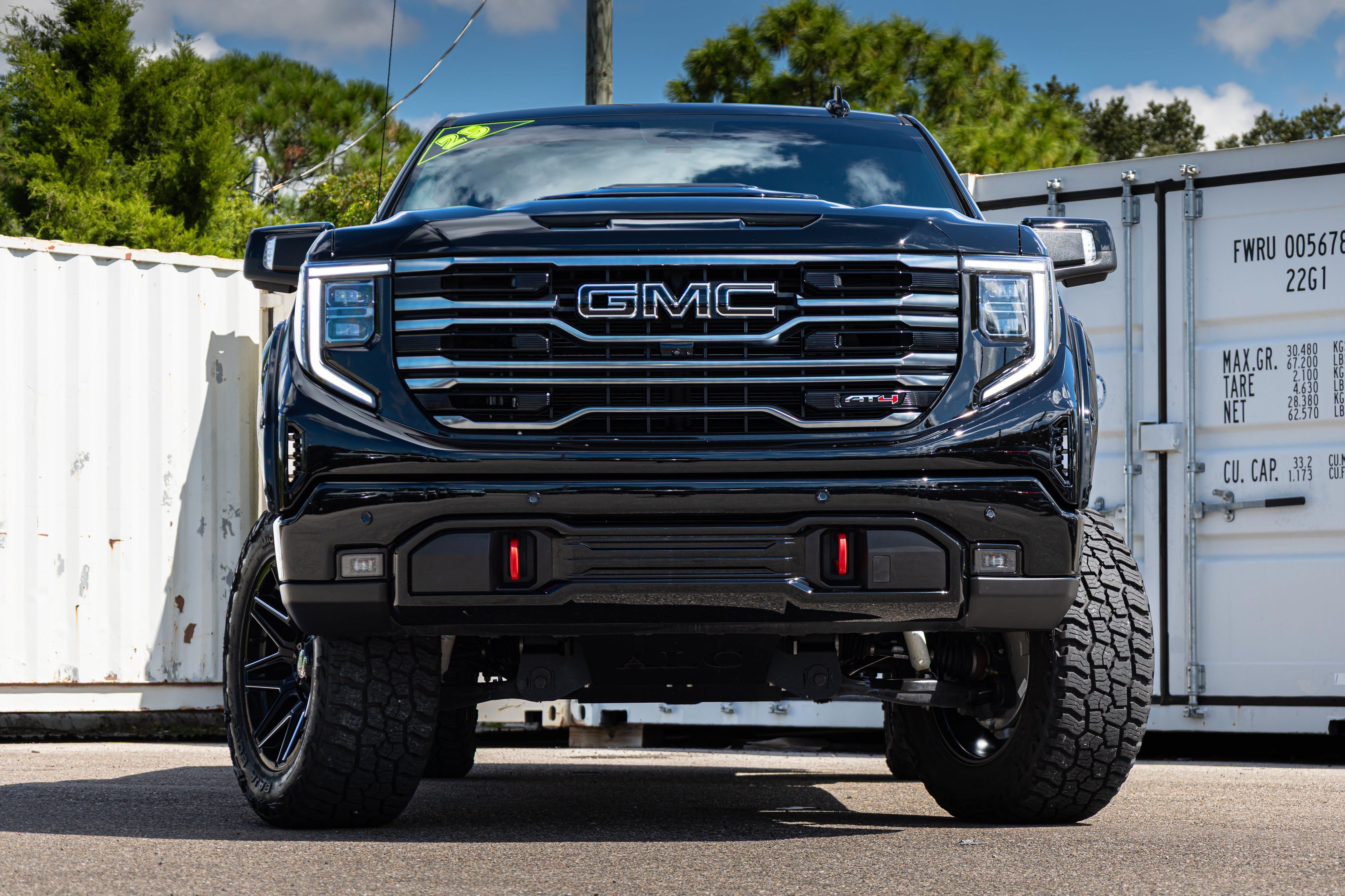 Used 2025 GMC Sierra 1500 AT4 w/ Technology Package AWD/4WD image 9