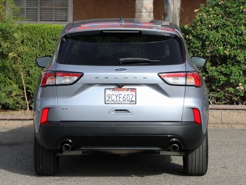 Used 2022 Ford Escape SE w/ SE Sport Appearance Package image 7