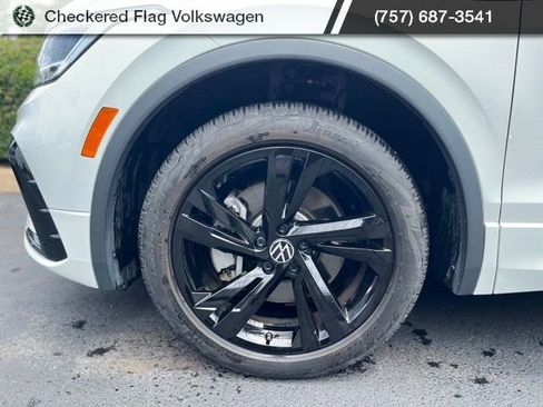 Used 2023 Volkswagen Tiguan SE R-Line FWD image 5