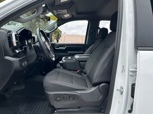 Used 2025 Chevrolet Silverado 2500 LT w/ Convenience Package image 16