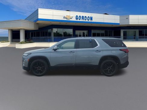 Used 2023 Chevrolet Traverse LT FWD image 2